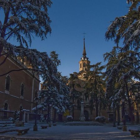 Отель Ciudad De Alcala Алькала-де-Энарес Экстерьер фото